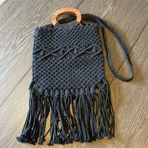 Danielle Nicole Macrame crossbody Fringe bag. Black with Wooden handles.
